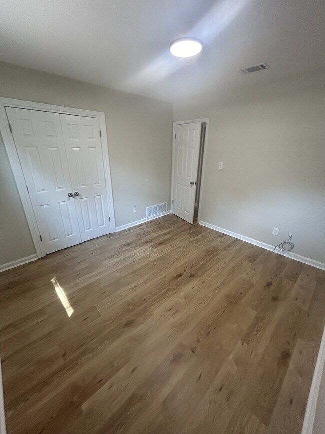 Building Photo - "Charming 4-Bedroom Retreat with Granite T...