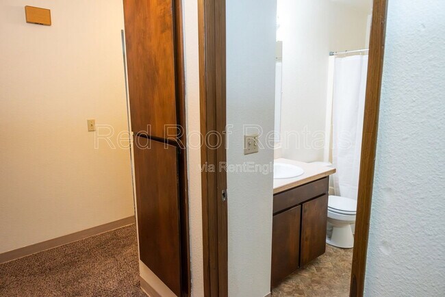 Building Photo - 302-163 163 St Ct E