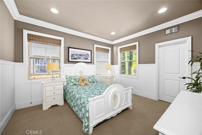 Building Photo - 19668 Three Oaks Ln