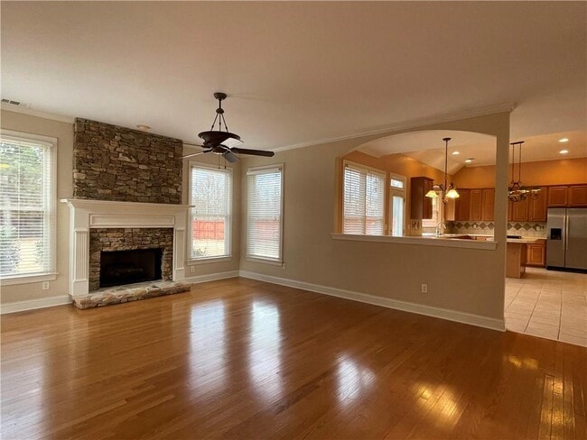 Building Photo - 245 Gladeside Path