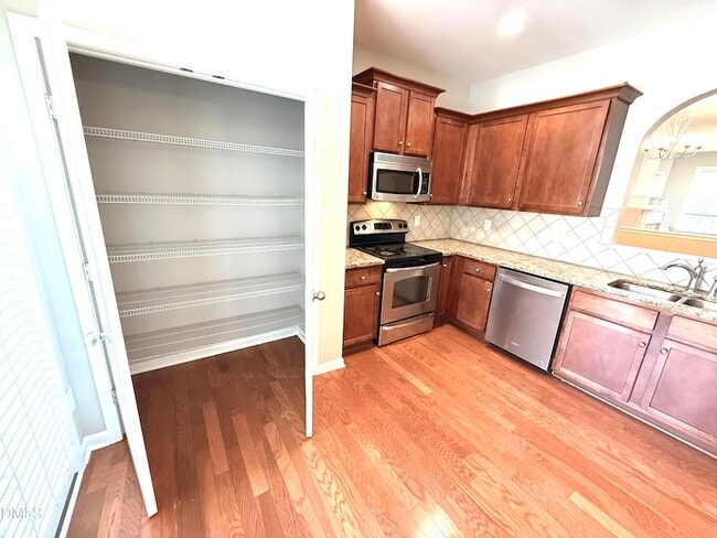 Building Photo - 514 Dragby Ln