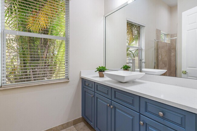 Building Photo - 3381 Lago De Talavera