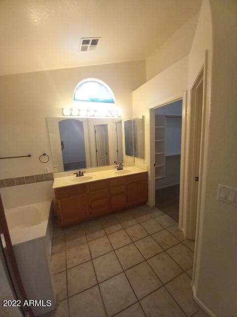Building Photo - 1338 E Encinas Ave