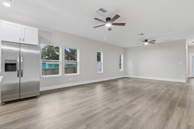 Building Photo - 2205 E 148th Ave