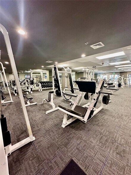 Building Photo - 185 SE 14th Ter