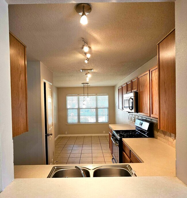 Building Photo - 714 Cypresswood Ridge