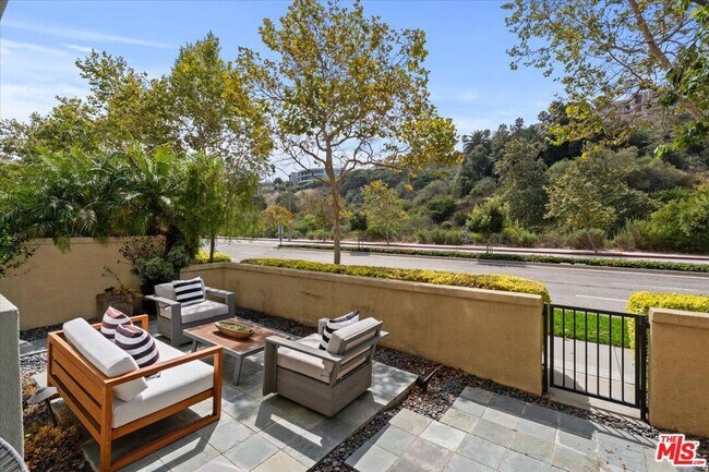 Building Photo - 13027 Bluff Creek Dr
