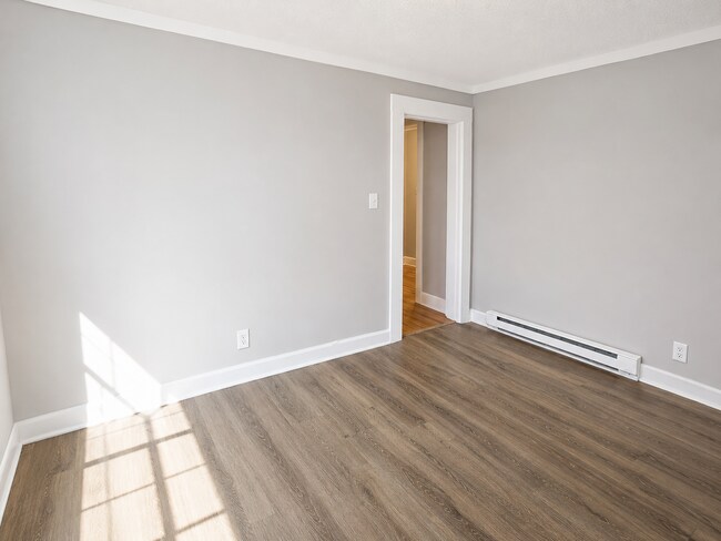 Building Photo - Bright 3-Bedroom Home with Covered Porch, Fireplace & Wooded Backyard