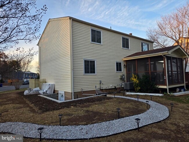 Building Photo - 901 Redbud Ln NE