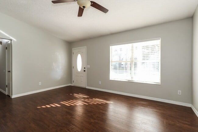 Building Photo - 2845 Collins Ave
