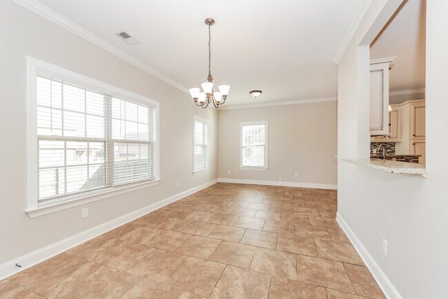 Building Photo - 1703 Drayton Dr