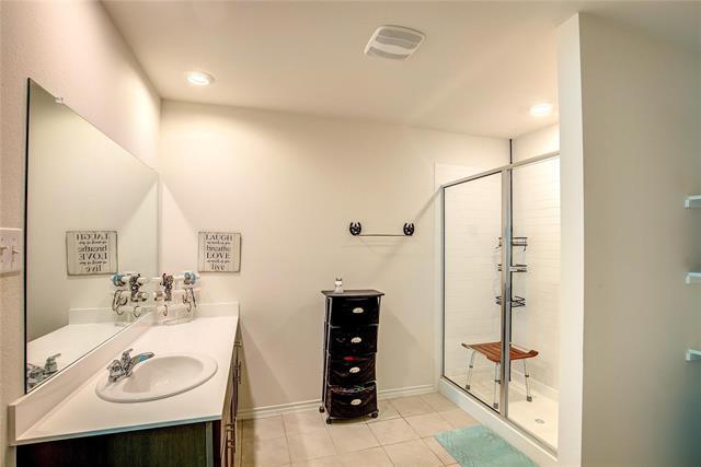 Building Photo - 1004 Basswood Ln