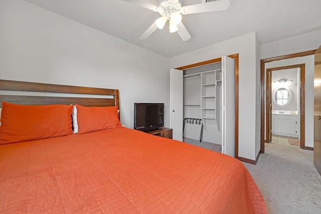 Building Photo - Furnished Home in Jenks School District.
