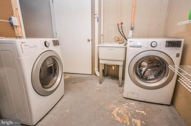 Building Photo - 9316 Jarrett Ct