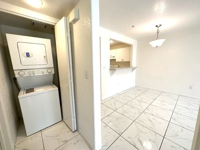 Building Photo - Southwest Las Vegas Condo. 1st Floor. 1 be...