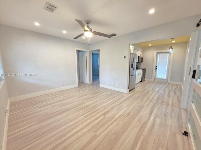 Building Photo - 250 NE 42nd St