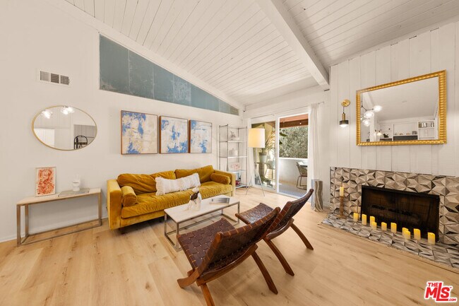 Building Photo - 6425 Green Valley Cir