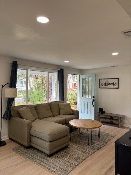 Building Photo - 637 E 35th St