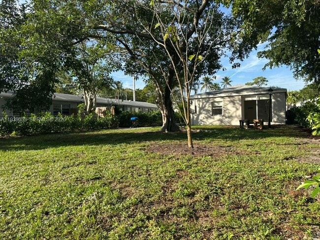 Building Photo - 404 SE 14th St