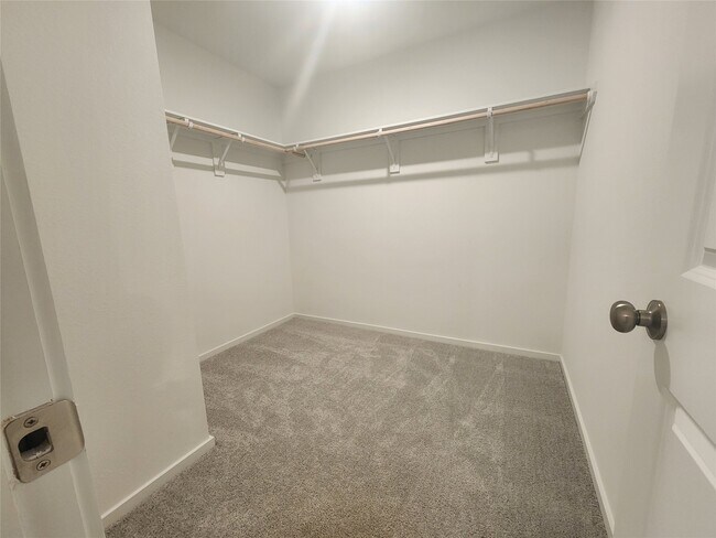 Building Photo - 715 Amberwood Crk Dr