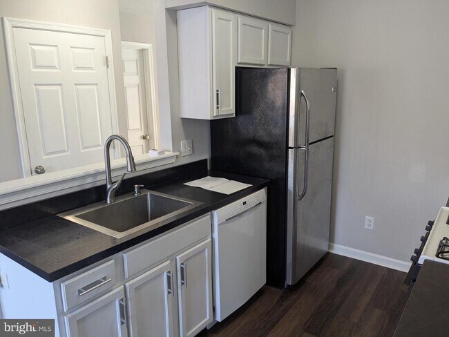 Building Photo - 25 Millstream Rd