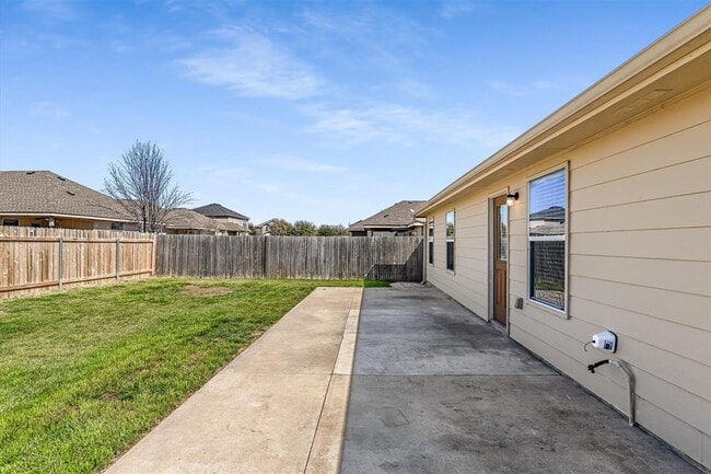 Building Photo - 116 Mallard Ln