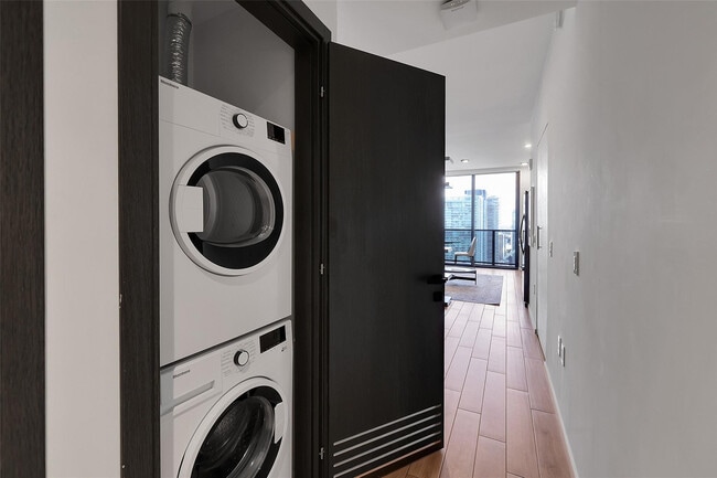 Building Photo - 398 NE 5th St