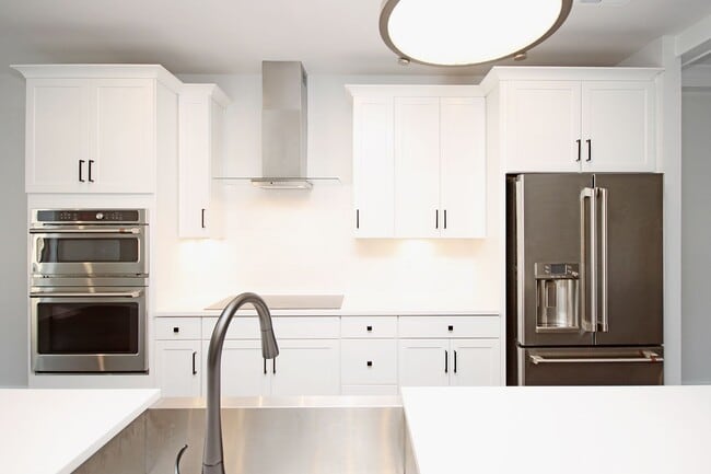 Building Photo - Spacious Brookhill Commons Townhome-Style Condo With Garage