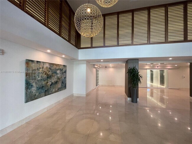 Building Photo - 540 Brickell Key Dr