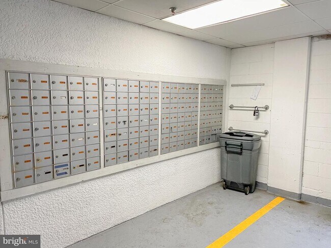 Building Photo - 1524 Lincoln Way