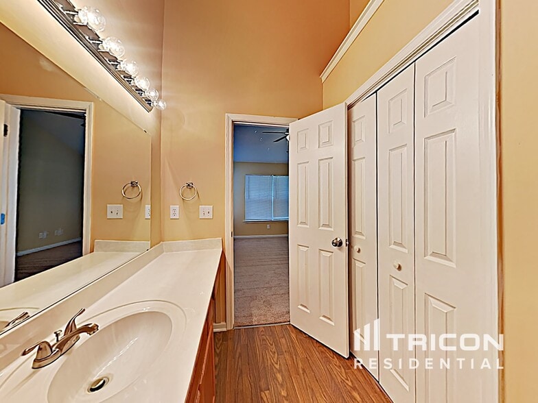 Building Photo - 113 Carriage Oaks Dr