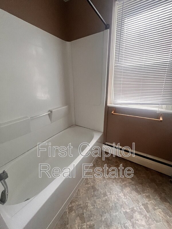 Building Photo - 923 Greenbriar Rd