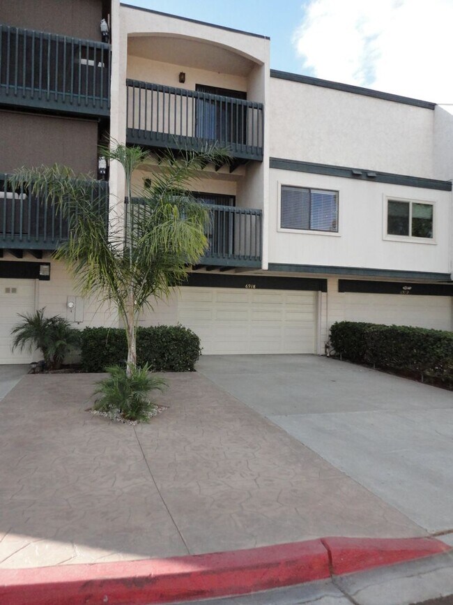 Building Photo - San Carlos - Fully Remodeled - Two Story T...