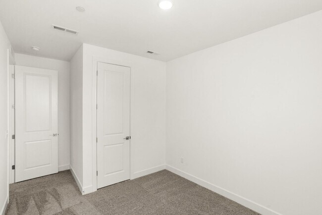 Building Photo - 320 Lynwood Station Blvd