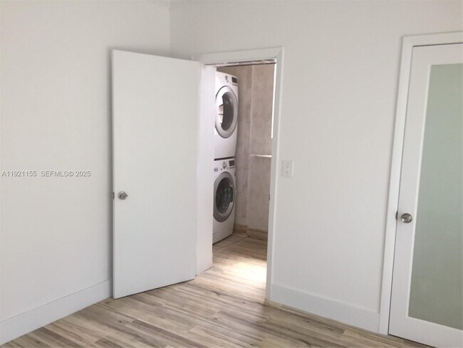 Building Photo - 1831 SW 17th Terrace