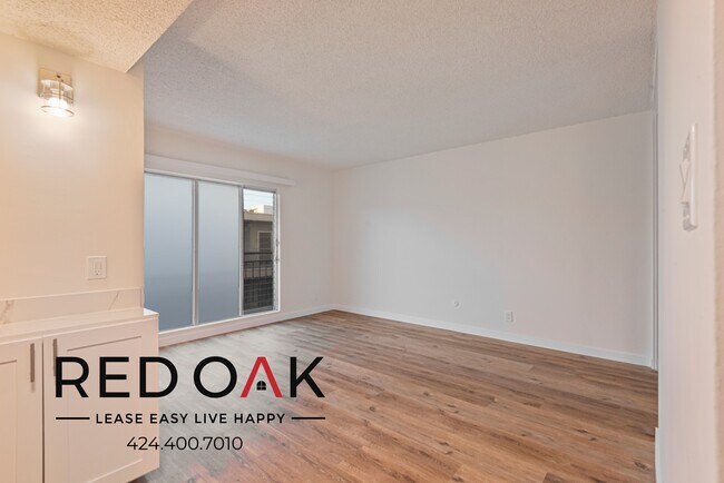 Building Photo - 511 N Kenmore Ave