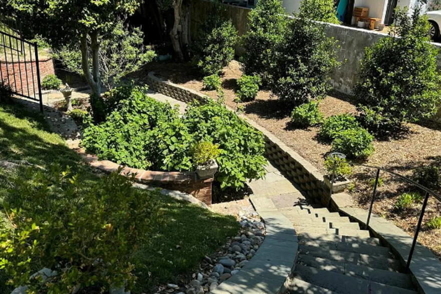 Building Photo - 420 Linkhorn Dr
