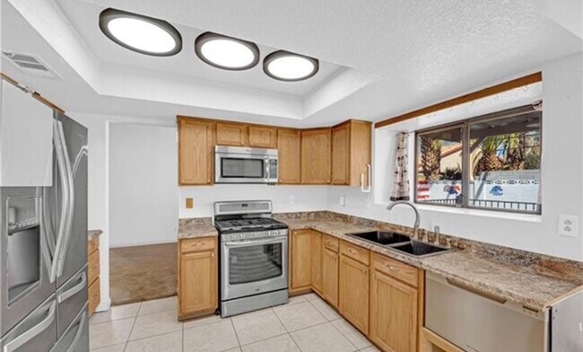 Building Photo - STUNNING 4 BEDROOM 3 BATH, 2 STORY HOME WI...