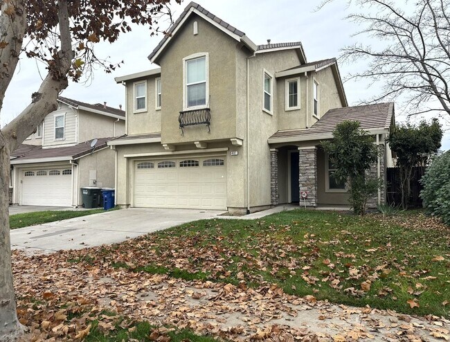 Building Photo - Pleasing 5/2 near college and UC