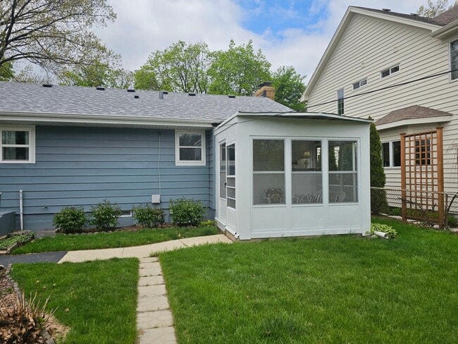 Building Photo - 1107 Santa Rosa Ave