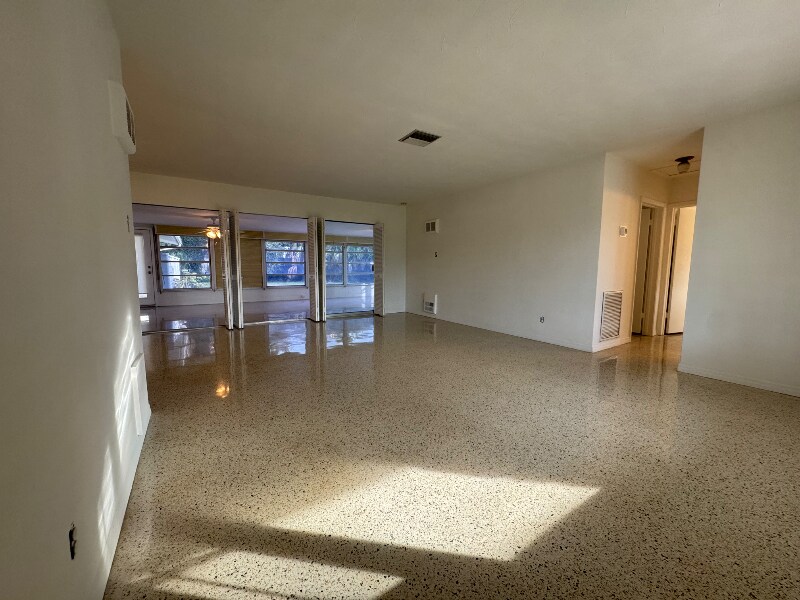 Building Photo - 5290 38th Way S