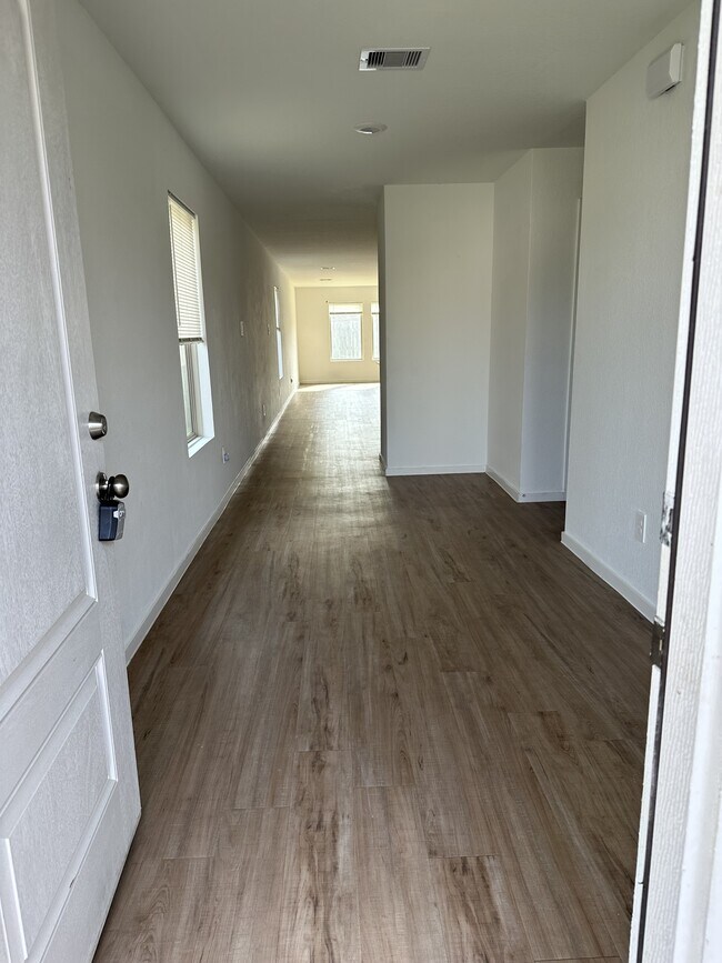 Building Photo - 1558 San Sebastien Dr