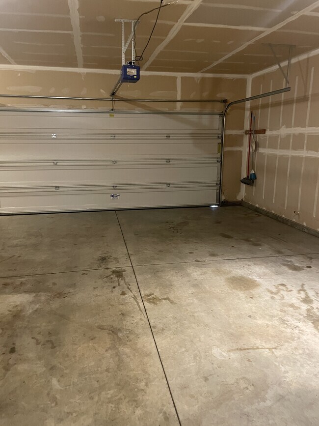 Building Photo - 447 N Baxter Way