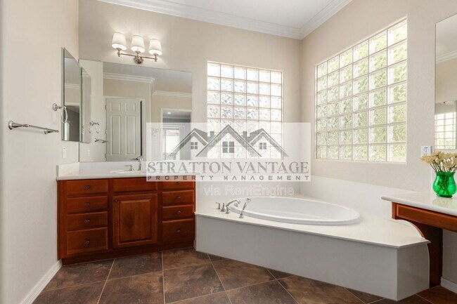 Building Photo - 7150 W Heritage Way