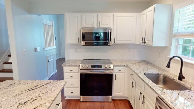 Building Photo - 1000 Pembroke Ct