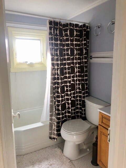 Building Photo - 1720 Bolton St