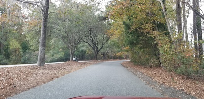 Building Photo - Beautiful Town-home in much sought after S...