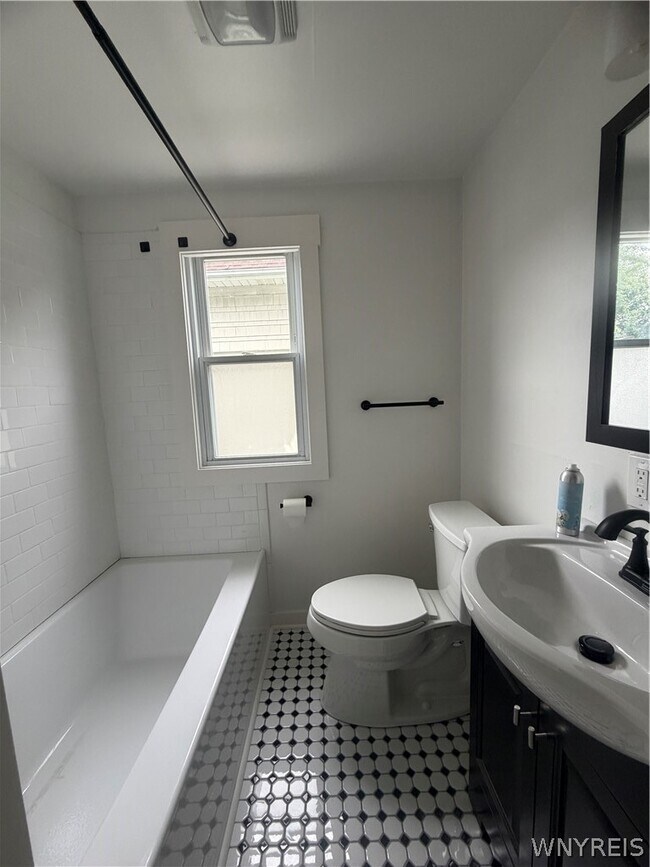 Building Photo - 73 Hedwig Ave