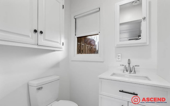 Building Photo - 400 E Belle Terrace