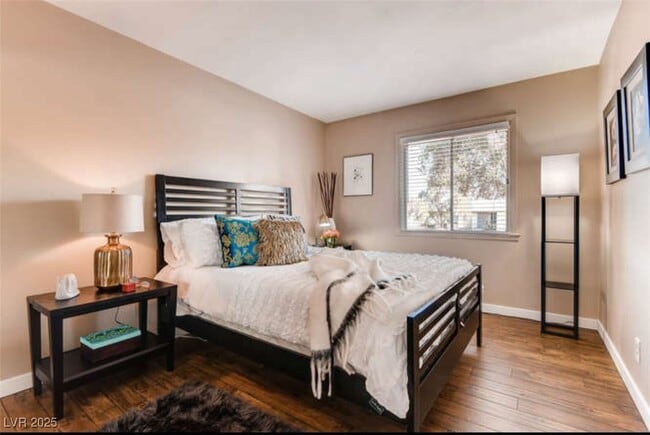 Building Photo - 4255 Hazelcrest Dr